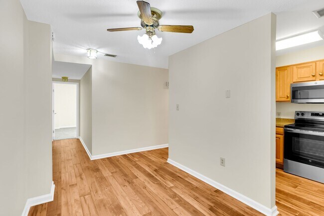 Foto del edificio - Charming First Floor Condo Available for Rent