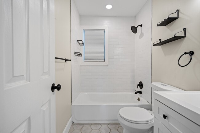 Building Photo - 417 Boulevard