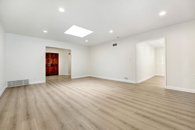 Foto del edificio - Beautifully rehabbed Highland Park Home!