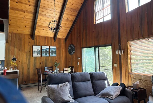 Foto del edificio - 23970 Yellow Pine Rd