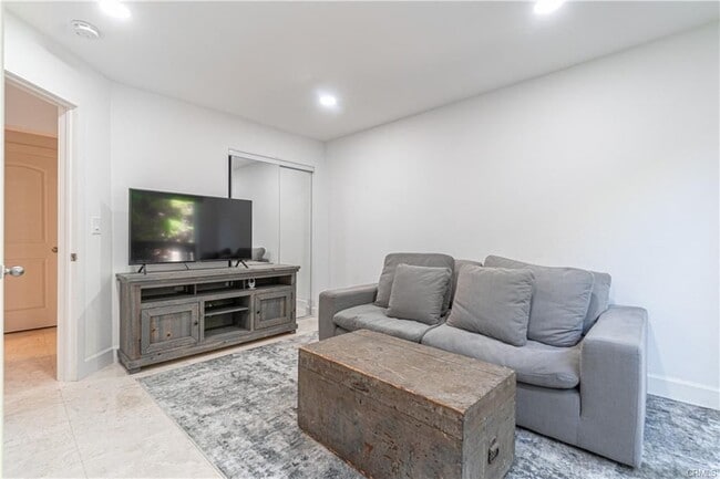 Building Photo - 376 Miraleste Dr