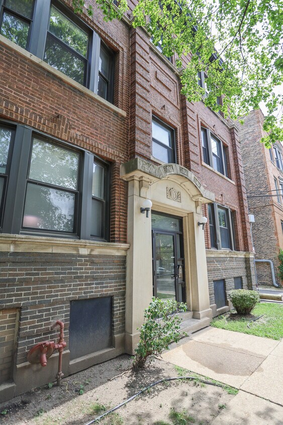 Primary Photo - 3917 N Fremont St