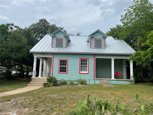 Building Photo - 818 Harris Ave