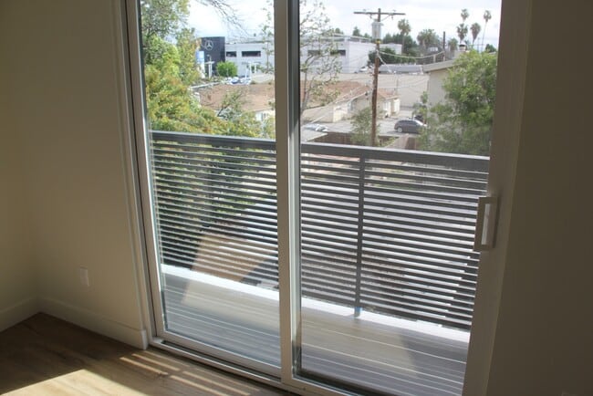 Foto del edificio - 14539 Weddington St