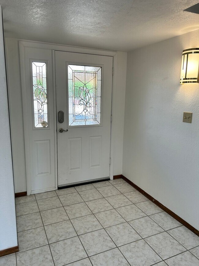 Foto del edificio - Great Unfurnished home!
