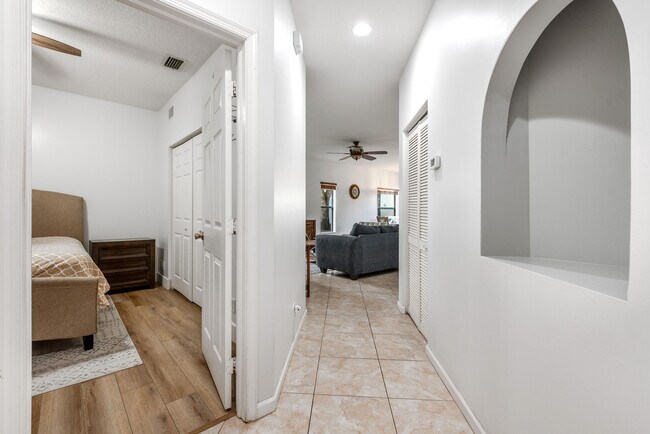 Building Photo - 12582 Shoreline Dr