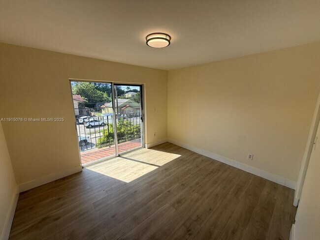 Foto del edificio - 1933 SW 7th St