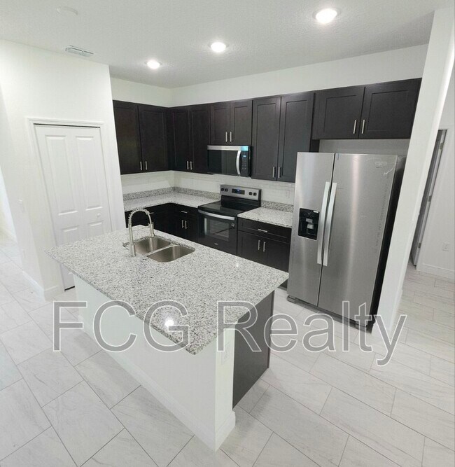 Foto del edificio - 8145 N Voyager Dr