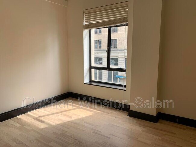 Foto del edificio - 50 West Fourth Street