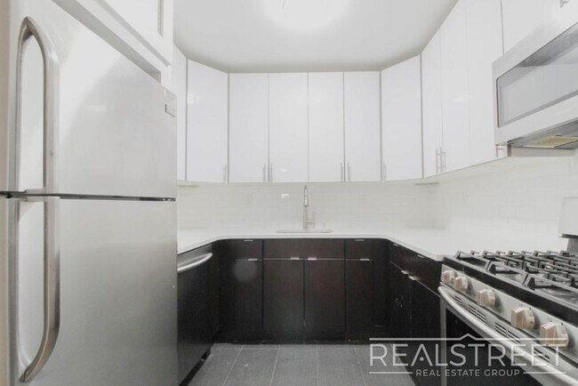 Foto del edificio - LUXURY Giant 1 BED LOFT in Queens!