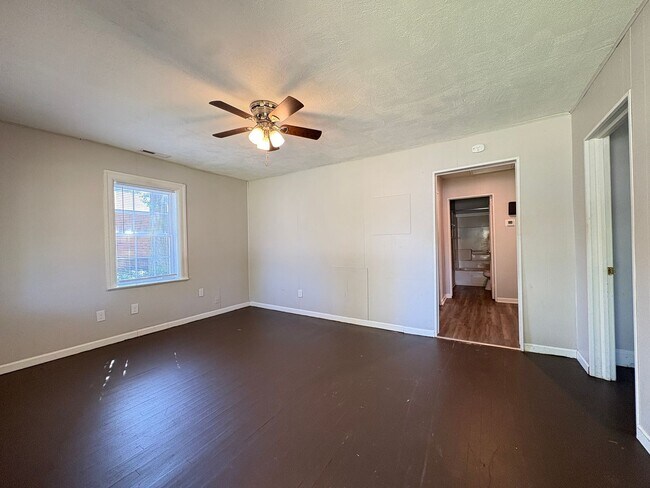 Foto del edificio - COMING SOON - 2 Bedroom, 1 Bathroom House in High Point!