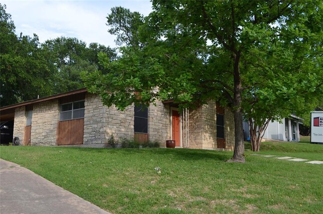 Building Photo - 3101 Matador Dr