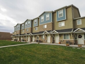 Building Photo - 8178 Broken Spoke Ln