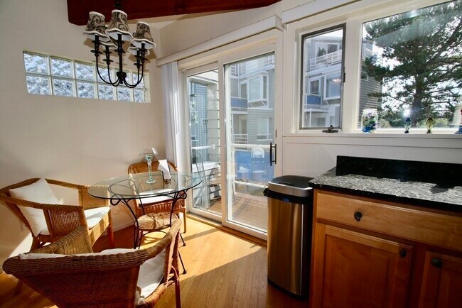 Foto del edificio - 34 Rockport Rd