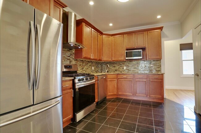 Building Photo - 106 Poplar St