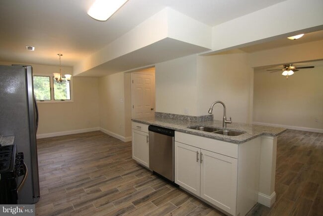 Building Photo - 490 Duck Creek Rd