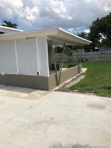 Foto del edificio - 5606  Cleveland St   Hollywood FL 33021