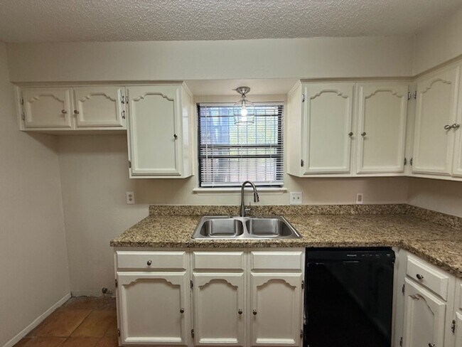 Foto del edificio - Quadrangle Townhome