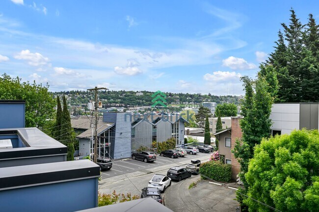 Foto del edificio - 2 BED & 2 BATH TOWNHOUSE FOR RENT