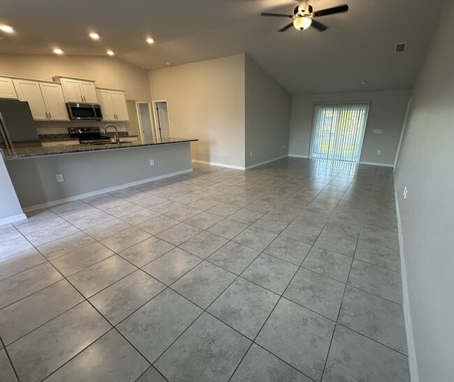 Building Photo - 4 Bedroom 2 bathroom NE Cape Coral Home wi...