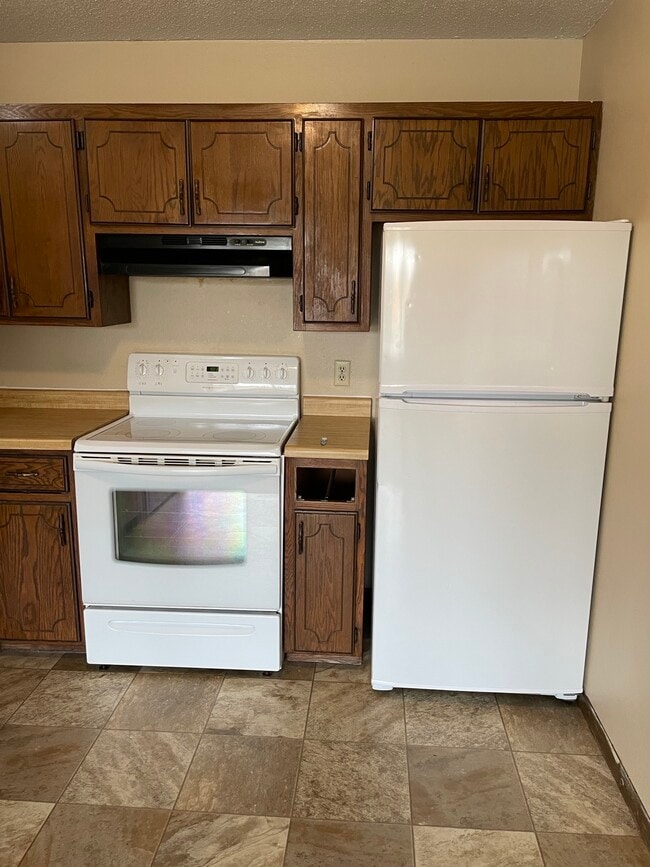 Updated kitchen - Kaiser East Apartments