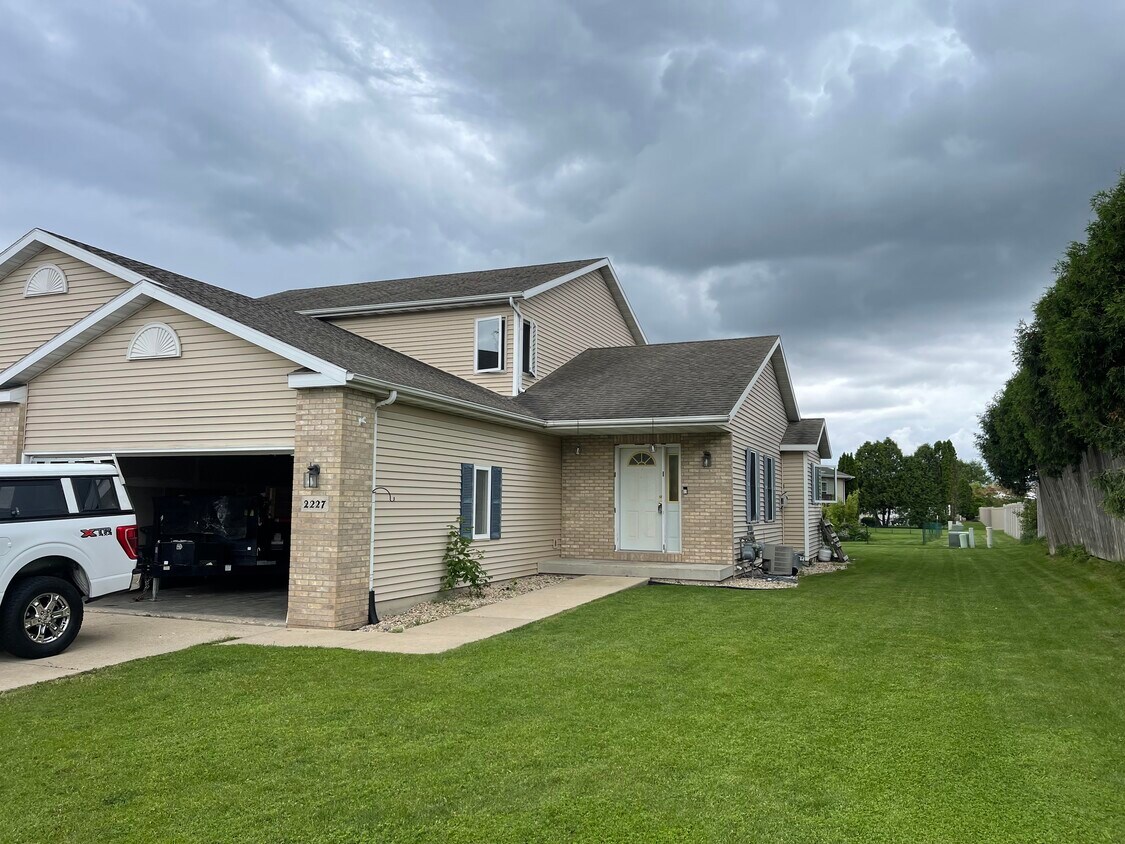 2227 Roby Rd, Stoughton, WI 53589 Townhome Rentals in Stoughton WI
