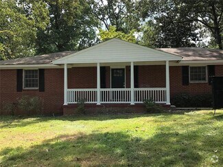 Building Photo - 3211 Howell Dr