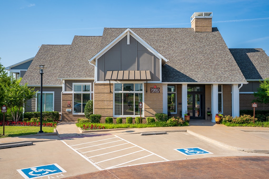 Encore Memorial Apartments in Bixby, OK