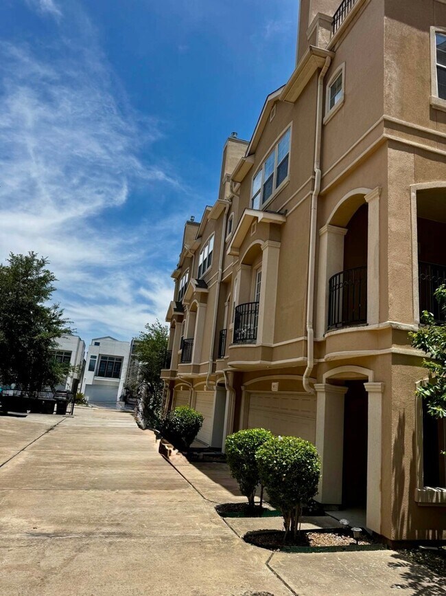 Building Photo - 5615 Winsome Ln