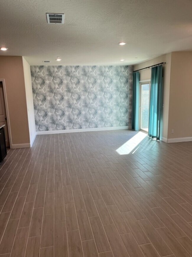 Foto del edificio - Lennar Ironsides 3 Bed 2 Bath AVAILABLE FOR RENT NOW!