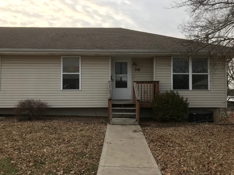 Primary Photo - 308 N Independence St