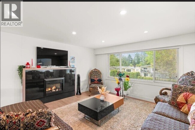 Building Photo - 1106 Duthie Ave