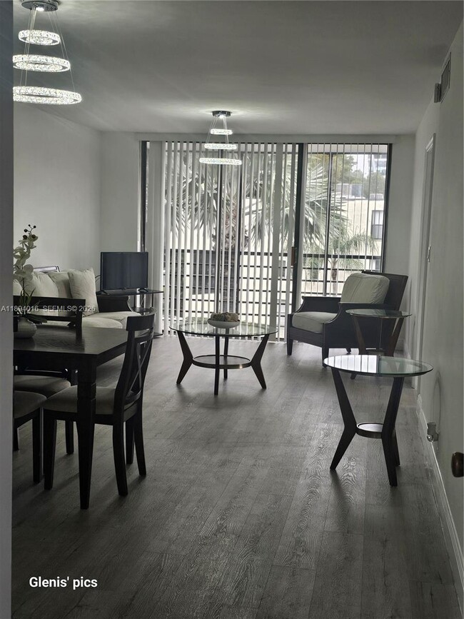 Building Photo - 20400 W Country Club Dr