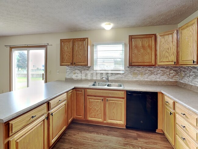 Foto del edificio - 452 Crestmoore Dr