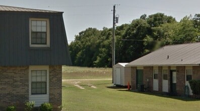 Building Photo - 401 Dogwood Dr