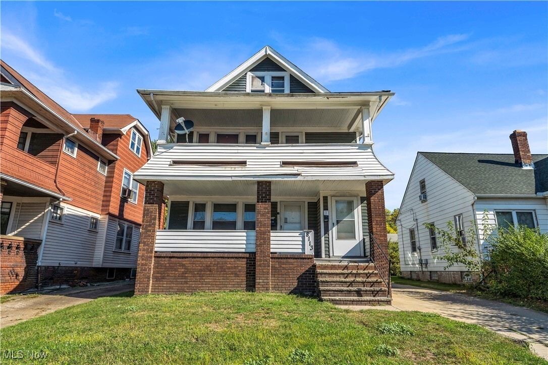 8113 Garfield Blvd Garfield Heights, OH 44125 – photo 1