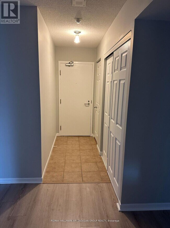 Photo du bâtiment - 21 Overlea Blvd