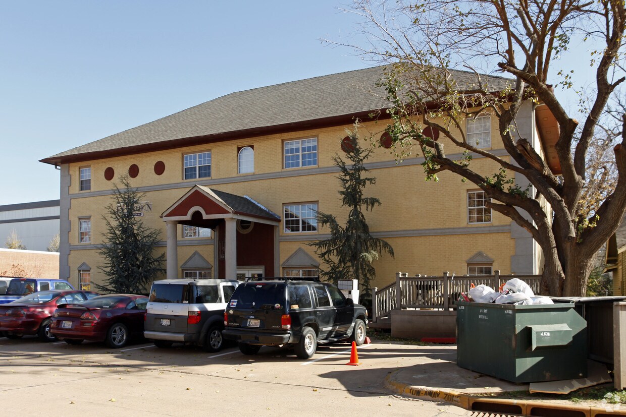 Building Photo - 1301 Lincoln Ave