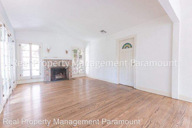 Building Photo - 3 br, 3 bath House - 722 N La Jolla Ave
