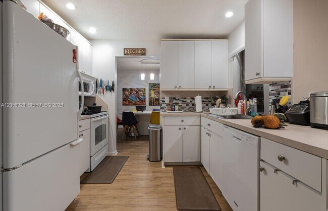 Foto del edificio - 7940 NW 9th St