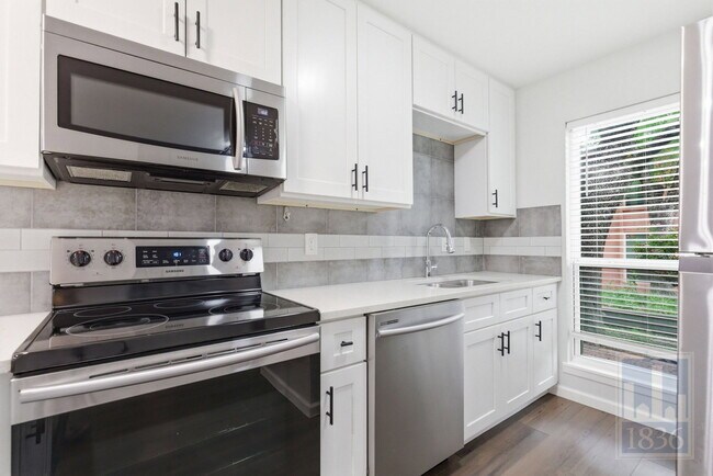 Foto del edificio - 3820 Southway Dr