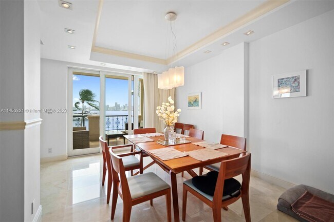 Foto del edificio - 2426 Fisher Island Dr