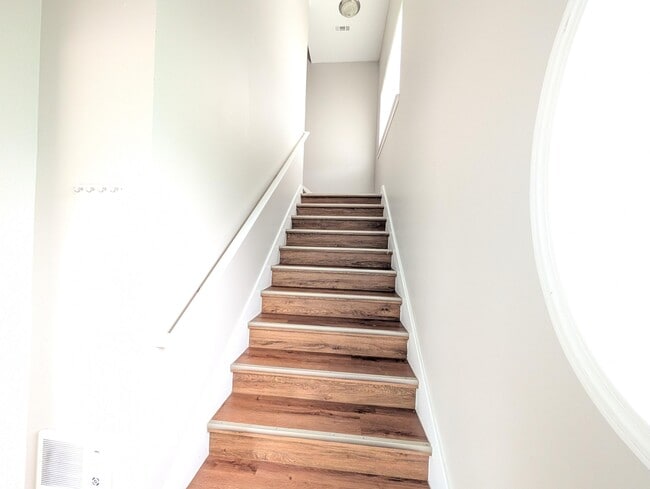 Building Photo - 43120 Pendleton Cir