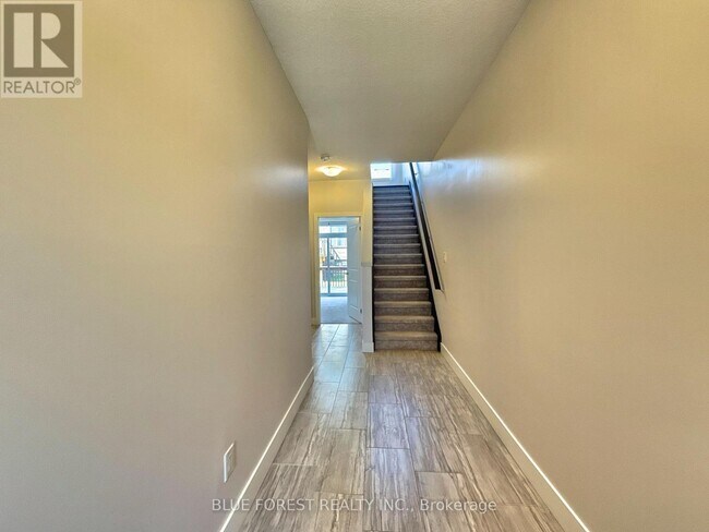 Building Photo - 2112 Meadowgate Blvd