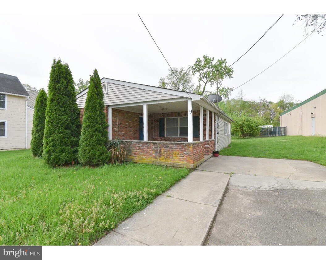 Primary Photo - 9 Magnolia St