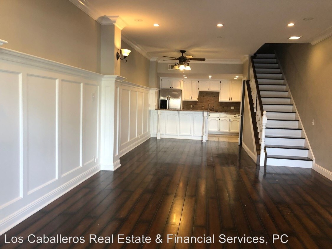 Foto principal - 17200 Newhope St