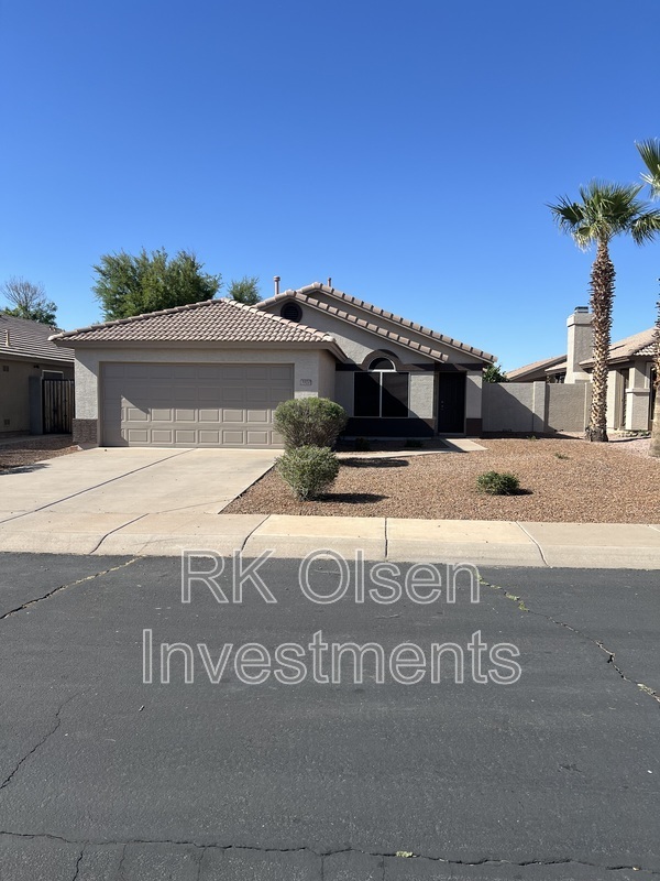 Primary Photo - 3920 E Redfield Ct