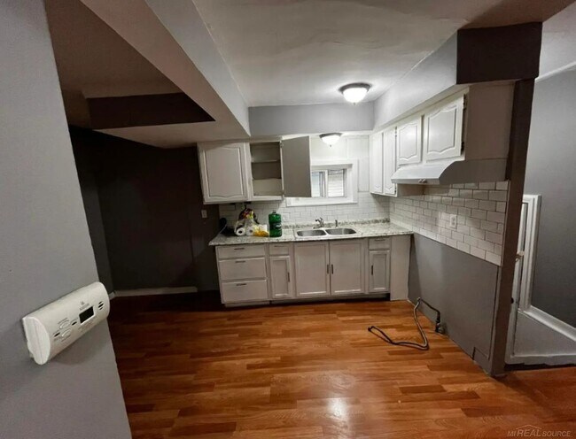 Foto del edificio - 8647 Chalmers Ave