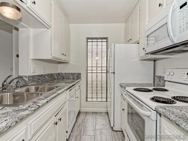 Foto del edificio - 962 Loring St