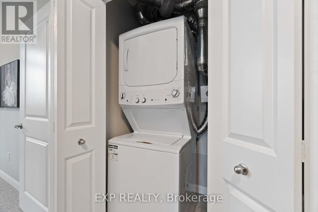 Building Photo - 208 Pine Hill Rd